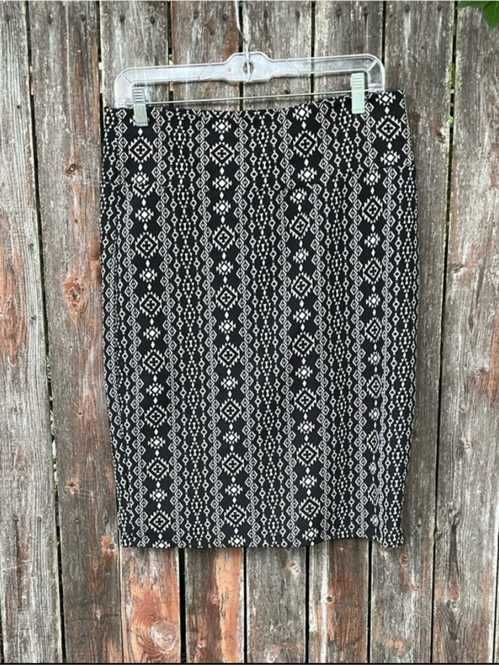 Black and white LuLaRoe Cassie skirt | size L